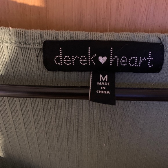 a light green long sleeve - Picture 3 of 3